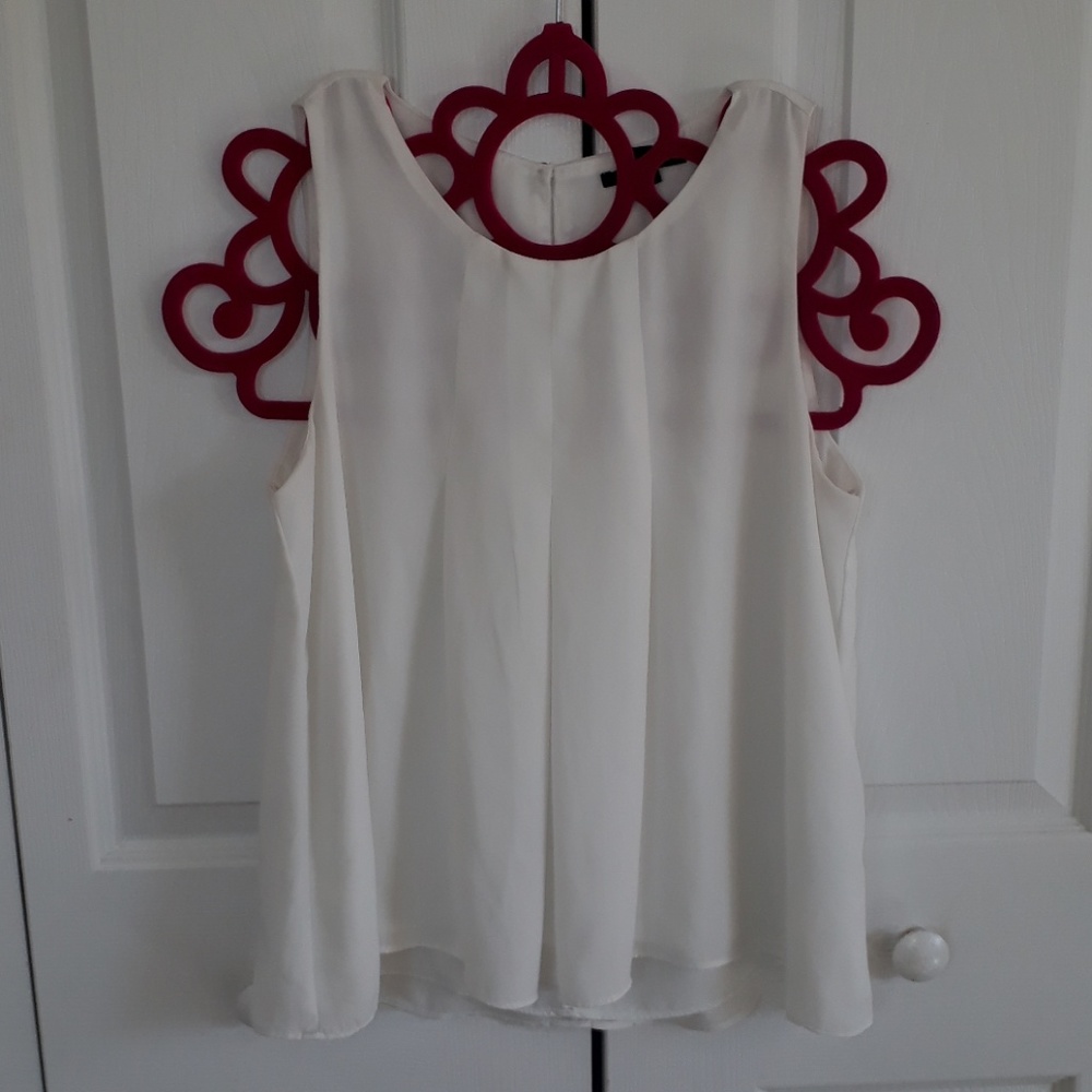 A white sleeveless dress shirt
